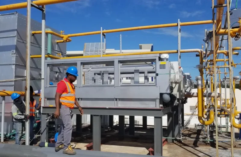Instalación de condensador evaporativo