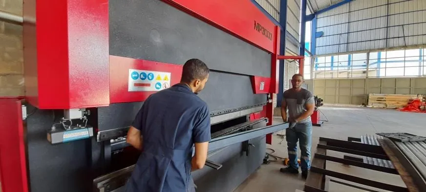 Maquinaria CNC en el taller de NEMF