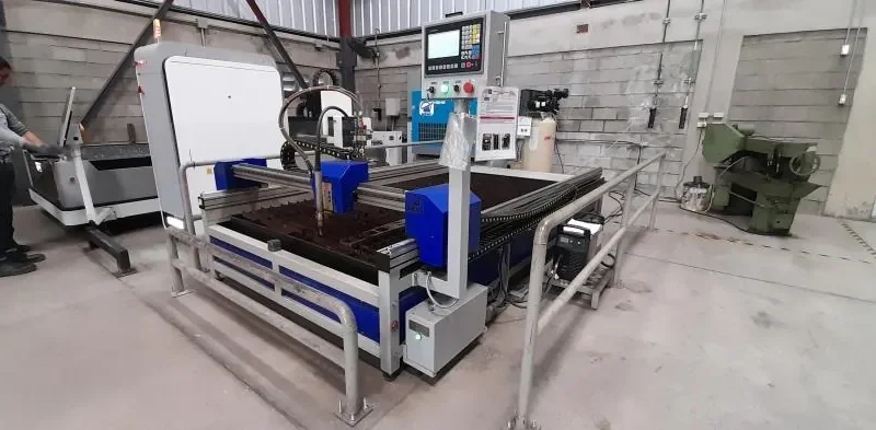 Maquinaria CNC en el taller de NEMF
