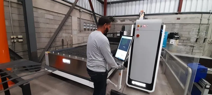 Maquinaria CNC en el taller de NEMF